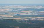 Weite Sicht vom Brocken am Nachmittag des 21.07.2013 Richtung Norden: Rechts unten am Harzrand liegt Stapelburg, oben unter dem Horizont der langgestreckte Hhenzug Elm; dahinter drfte die Sicht ca.