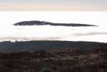 Wie eine Insel ragt das Gipfelplateau des Wurmbergs heute im Süden aus dem Wolkenmeer; Aufnahme vom frühen Nachmittag des 30.11.2014 auf dem Gipfelrundweg des Brocken...