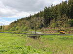 Blick in Richtung B 242 vom Bahnhof Friedrichshöhe am 20. Mai 2017, an der Überführung ist die Selke zu erkennen.