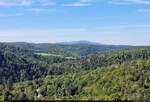 Vom Aussichtspunkt Weißer Hirsch bei Treseburg, Stempelstelle 67 der Harzer Wandernadel, kann man bis zum Brocken schauen.

🕓 4.9.2023 | 14:02 Uhr