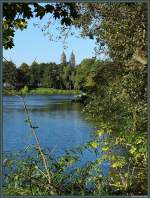 Stadtpark Rotehorn: Blick über den Adolf-Mittag-See zum Magdeburger Dom.