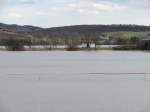 Blick von der Lauchaer Flutbrcke Richtung Weischtz ber das Hochwasser auf den Unstrutwiesen - 28.02.2010