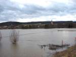 Blick auf Laucha aus Richtung Dorndorf ber das Hochwasser auf den Unstrutwiesen - 28.02.2010