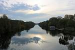 Ein kurzer Stopp mit dem Fahrrad ermöglichte eine Aufnahme im Sonnenlicht vom Kanal (Regattastrecke), dem nördlichen Kanalabschnitt in der Saaleaue im Südwesten der Stadt Halle (Saale).