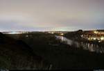 Langzeitbelichtung mit Blick auf die Saale im Naturpark  Unteres Saaletal  mit Lettin, einem Stadtteil von Halle (Saale), und (am linken Rand) dem Industriegebiet Nord inkl. dem Hafen Halle-Trotha.
Aufgenommen bei einer Feier im BUND Umweltzentrum Franzigmark in Morl bei Halle (Saale).
[11.1.2019 | 22:22 Uhr]