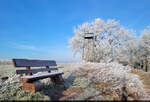 Bank und Hochsitz: Beides sieht bei Eis zwar schön aus, ist aber unschön in der Benutzung.
Stillleben auf dem Granauer Berg in Halle (Saale).

🕓 20.1.2025 | 10:12 Uhr