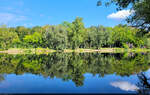 Sehr ruhig dahinflie�ende Saale am Riveufer in Halle (Saale) bei mildem Sp�tsommerwetter.

🕓 6.9.2025 | 10:59 Uhr