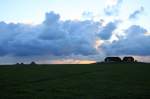 Hallig Nordstrandischmoor - 14.06.2008 - Pnktlich am Abend kommen wieder die Wolken, die Abendstimmung mit allen 4 Warften war trotzdem ein Foto wert.