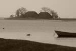 Fehmarn - Frhjahrsstimmung als Stillleben in Schwarzweiss. Blick von Westerberg ber die Bucht.