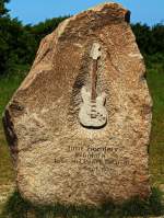 Am Flgger Strand auf Fehmarn steht dieser Gedenkstein, dort gab Jimi Hendrix am 6.