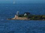 Der nur 5m hohe Leuchtturm Strukkamphuk auf Fehmarn steht auf einer kleinen Landzunge im Fehmarnsund.