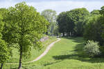 Wanderweg an der Waldemarsmauer bei Dannewerk.