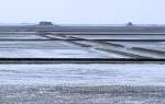 Das Wattenmeer bei Ebbe vom Deich bei Lüttmoorsiel aus gesehen.