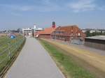 Blick vom Strandweg auf Bsum mit Leuchtturm, Juli 2006