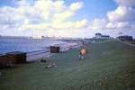 DAGEBLL am Wattenmeer, Blick zur Mole, Grasstrand, 2004