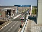 Strasse am Eiderstauwerk mit Hebebrcke   2004