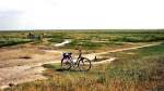 Beim weiten weg zum Meer hilft das Fahrrad, hinten zweigt der Pfad zum Meer ab, St.