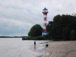 Diese Fotografie vom 08.07.2012 zeigt den Wittenbergener Elbstrand in Hamburg-Rissen.