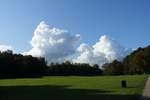 Hamburg am 3.10.2019: Wolken über dem Öjendorfer Park /