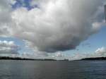 Hamburg, breiter Strom und dicker Wolke.