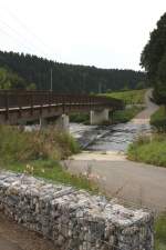 Für den Elsterradweg wurde an der Bretmühle eine neue Brücke gebaut, unmittelbar neben der bestehenden Furt.