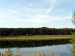 Ein Blick auf das Ufer der Talsperre Zeulenroda.