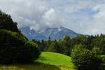 Der in Wolken gehüllte Watzmann in den Berchtesgadener Alpen.