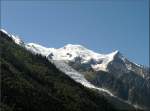 Der Mont Blanc (4808 m) mit dem Glacier des Bossons, dessen Zunge fast bis nach Chamonix-Mont-Blanc reicht, fotografiert am 03.08.08. (Jeanny)