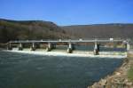 Eine Staustufe der Meuse. Ab Charleville-Mzieres ist die Meuse durchgehend schiffbar gemacht; 24.03.2012