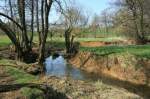 Im Verlauf der ersten 100-200 Km durchfliet die Meuse eine ziemlich flache Landschaft mit lockerem Boden. Dadurch entstehen viele Prall- und Gleithnge, die fr die Flulandschaft typisch sind. Meuse, 25.03.2012