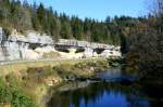 Eine der phantastischten Schlaufen bildet der Doubs an den Kalkfelsen bei Morteau; 22.10.2011