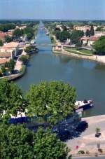 Blick von der Stadtmauer von Aigues Mortes auf den Canal du Midi und die Landschaft der Camargue (gescanntes Negativ - Juli 2005)