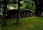 Der  Dolmen de la Roche aux Fes  in der Bretagne im Mai 1990.