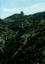 Die Ruine der Albigenserburg Peyrepertuse in den Corbires im Juli 1988