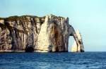 L'Aiguille de Belval wetslich von Étretat. Aufnahme: Juni 1985 (digitalisiertes Negativfoto).