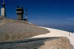 Am 02.05.1994 auf dem Gipfel des Mont Ventoux. Die Strasse, die auf der anderen Seite hinabfhrt ist noch mit Schnee bedeckt und gesperrt