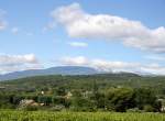 Eine schöne Landschaft in der Provence(F) bei Sonne und Wolken am Nachmittag vom 30.7.2014.