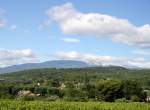 Eine schöne Landschaft in der Provence(F) bei Sonne und Wolken am Nachmittag vom 30.7.2014.