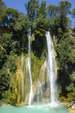 Wasserfall bei Sillans-la-Cascade mit 44 Metern Fallhöhe. Aufnahme: Juli 2015.