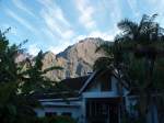 Reunion (Inseln im Indischen Ozean). Der Stadt Cialos. Blick auf den hchsten Berg Piton Des Neiges 3070m am 2009:11:09.