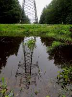  Wasserkraft  fliesst (höchst)wahrscheinlich durch die Leitungen an den Strom-Gittermasten; 140530