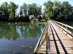 im NSG bei Wittenweier/Ortenau fhrt die Holzbrcke ber die Elz, erbaut 1973, Sept.2016