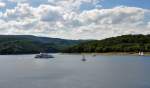 Rurstausee mit dem Ausflugsschiff  Stella Maris , ansonsten sind nur  antriebslose  schwimmende Teile  anzutreffen.