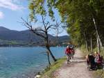 Ausdrcklich untersagt ist das Radfahren auf diesem Uferweg am Wolfgangsee zwischen Frberg und St. Gilgen - aber .... 11.10.2012