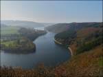 Der Stausee der Obersauer im Herbst.