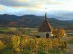 Herbst im Markgrflerland, die Kriegerkapelle bei Ehrenstetten, dahinter der Schwarzwald, Nov.2010