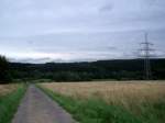 Blick auf den Alten Steibruch bei Puderbach rechts brigens ist die Hauptstromversorgungleitung von Puderbach zu sehen, man merkt dass hier ein Metallunternehmen ist....(Afflerbach GmbH)
(Maddin)