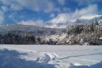 Tief verschneit präsentiert sich derzeit das Inntal in Tirol.