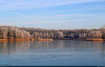Leicht gefrorener Heidesee, drumherum mit Reif überzogene Bäume der Dölauer Heide in Halle (Saale).

🕓 20.1.2025 | 9:51 Uhr