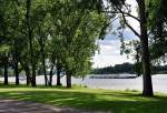 Das Rheinufer bei Bonn-Oberkassel lädt zum  Relaxen, Sonnen und Picknicken  ein - 07.07.2012